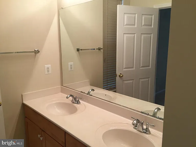 11402 Gate Hill Pl #E — Photo 8