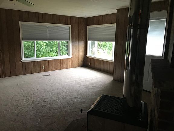 4th image of 26298 Illinois Ave NE