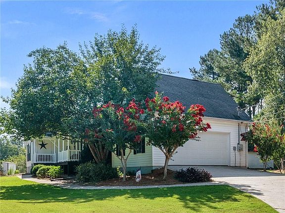 3rd image of 305 Annie Ln
