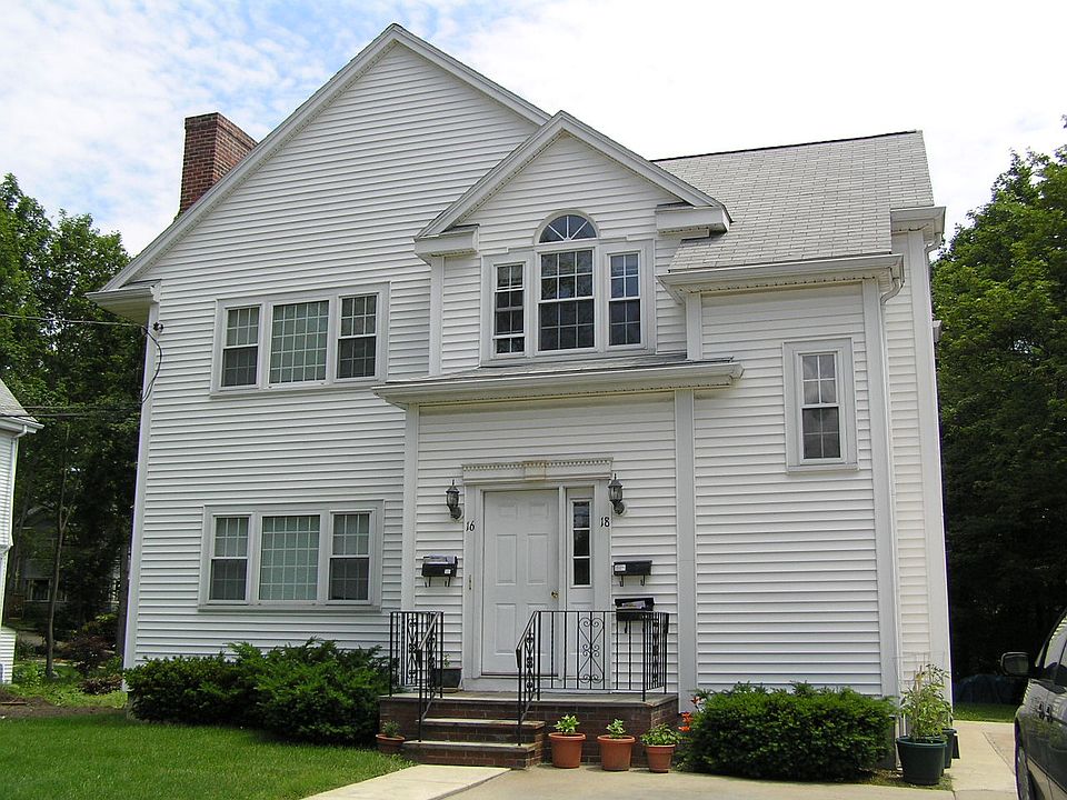 Beautiful area of Newton. Walk to shops and Commuter Rail.