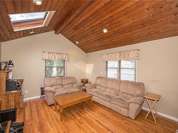 5th image of 808 W Bay Dr