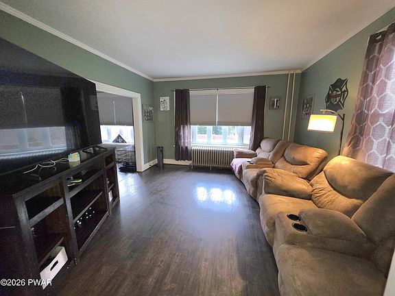 5th image of 890 Barnesville Dr