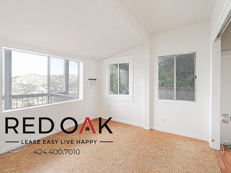 476 1/2 Crane Blvd #476-1/2 — Photo 19