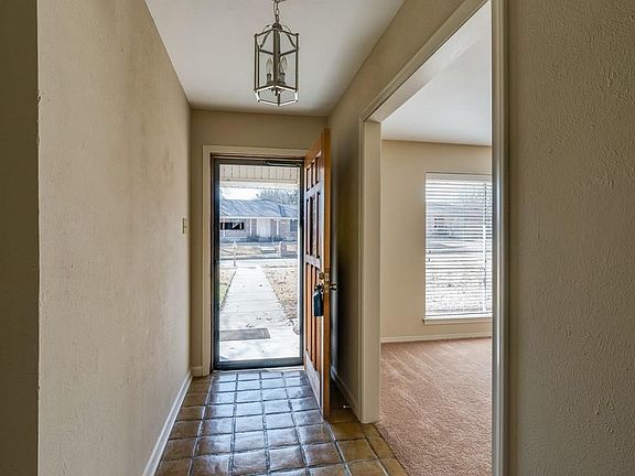 5th image of 314 Westpark Dr N