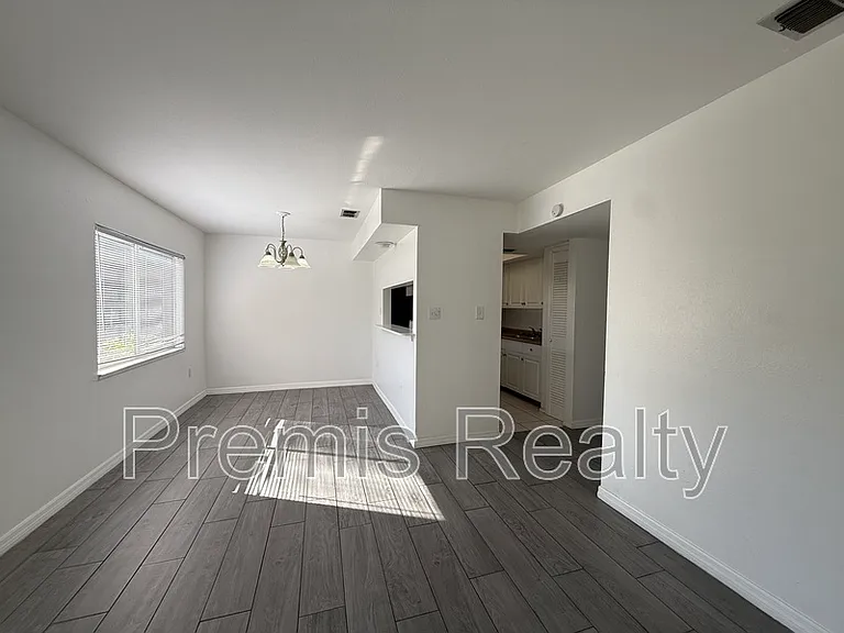 1575 Greenlea Dr #9 — Photo 13