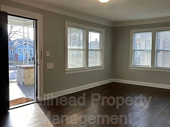3rd image of 4436 Flora Ave