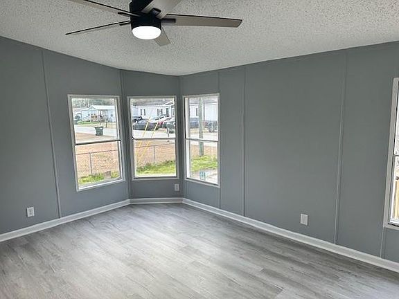 4th image of 244 Cheryl Ct NE