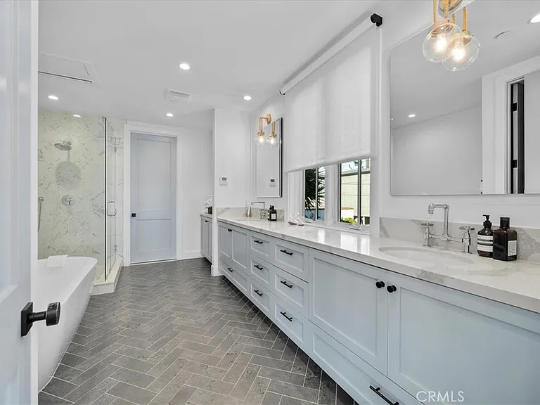 441 34th St — Photo 35