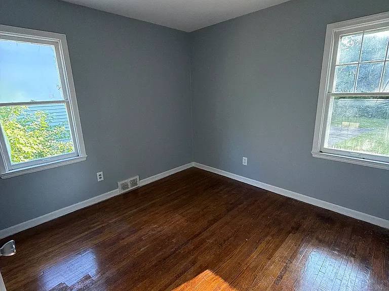 8661 Auburn St — Photo 5