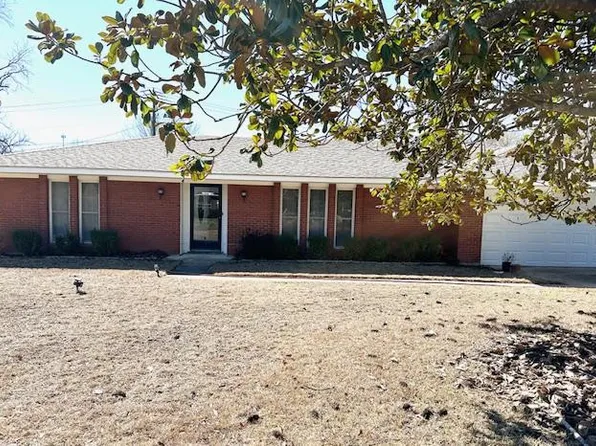 1211 Horseshoe Dr, Natchez, MS 39120