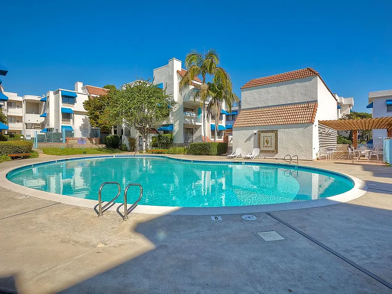 8328 Regents Rd #3E — Photo 45
