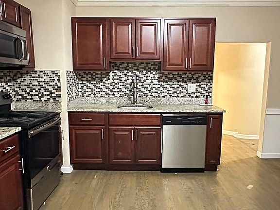 4th image of 3106-3110 Washington St