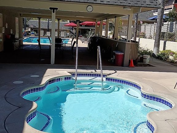 3rd image of 2473 Loma Vista St