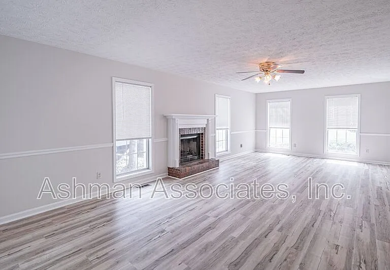 2402 Betsy Ct SW — Photo 14