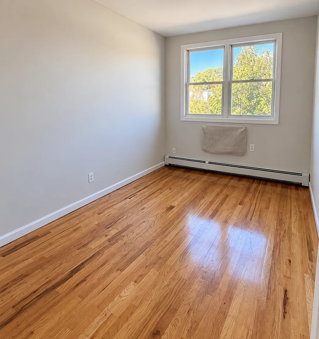 3 bed, 1000 sqft, $3,200 — Photo 3