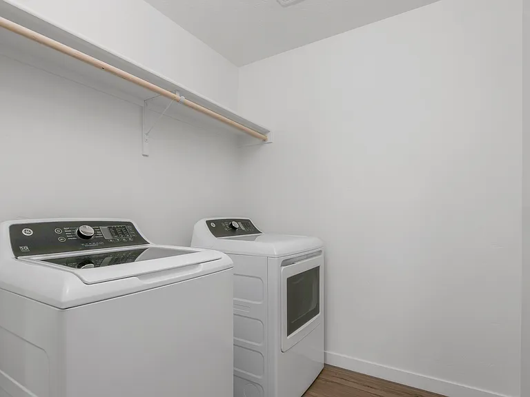 477 W Norwich St — Photo 25