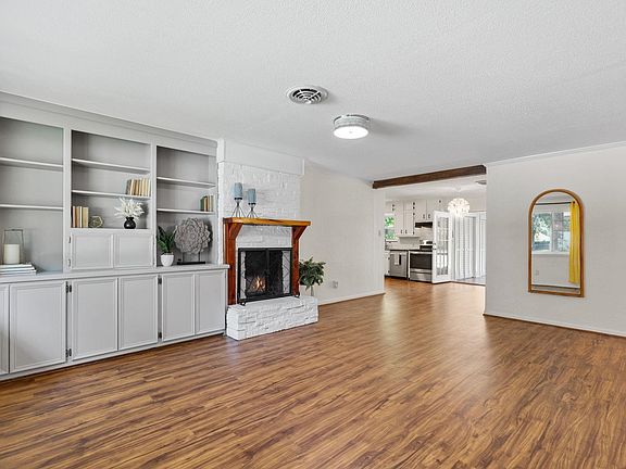 5th image of 1107 Live Oak Dr