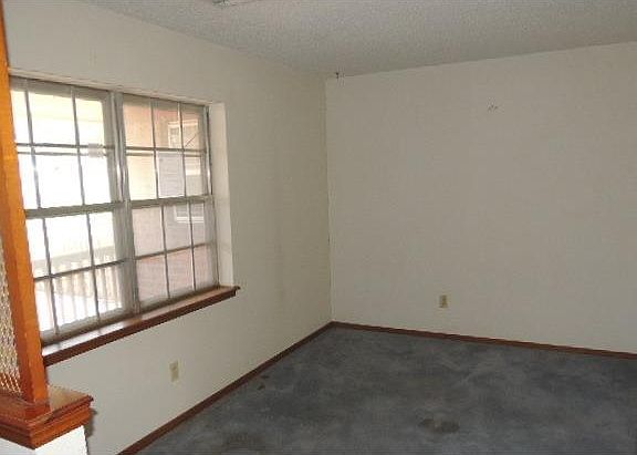 3rd image of 9813 Waverly Ave