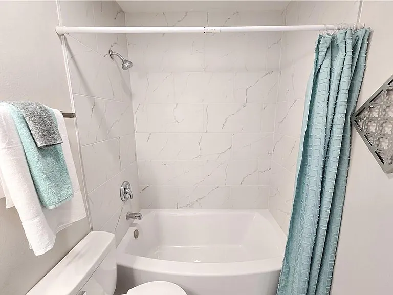 635 Biltmore Dr — Photo 17