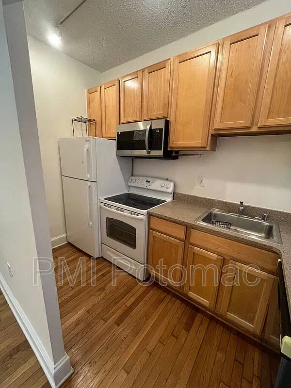 1401 Columbia Rd NW — Photo 3