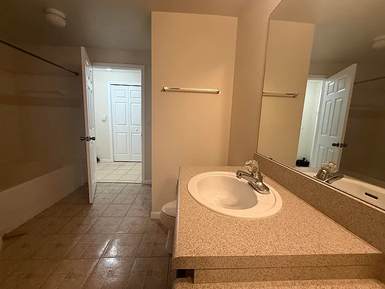 2801 Chancellorsville Dr #1326 — Photo 36
