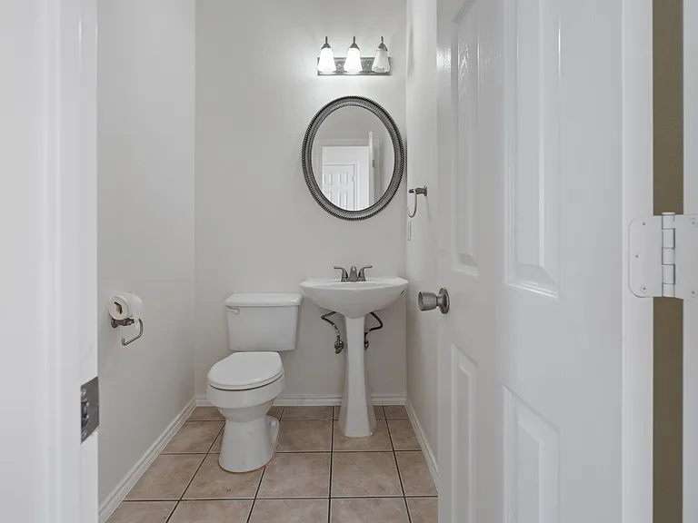 8513 Stetson Dr — Photo 1