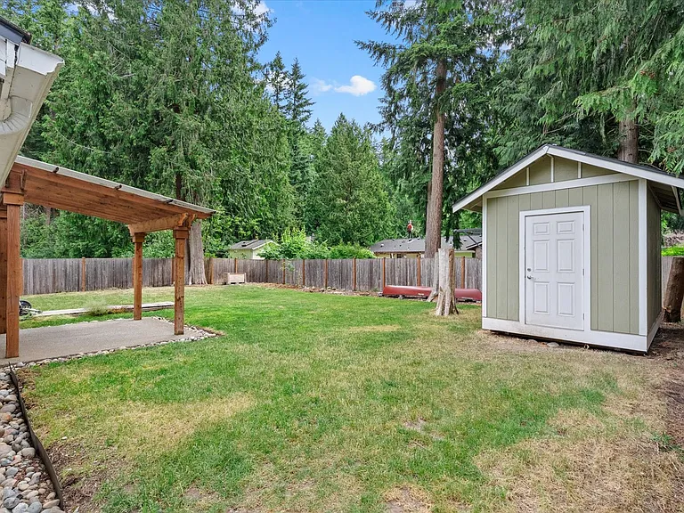 820 207th Pl NE — Photo 20
