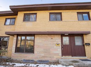 612 Maple Ct, Mount Prospect, IL 60056