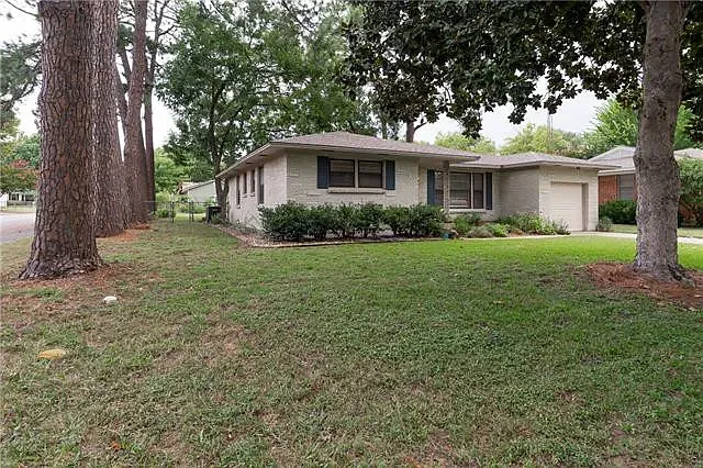 1901 Redwood Pl