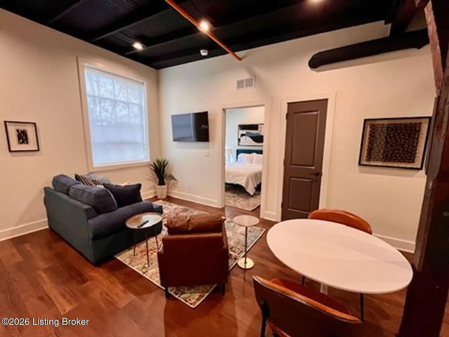 1 bed, 1.0 bath, 565 sqft, $1,695 — Photo 2