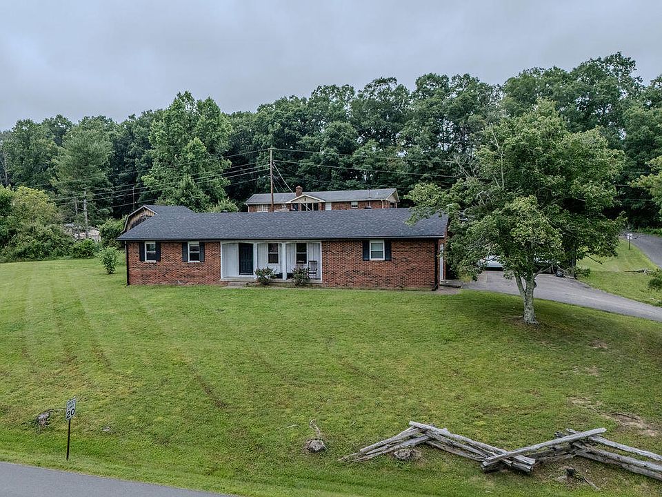 1st image of 10 Poplar Ln
