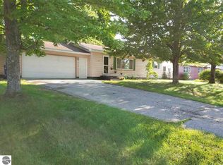 218 E Adelbert St, Mesick, MI 49668