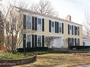 2 Burning Tree Rd, Rolling Meadows, IL 60008