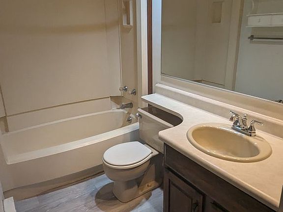 4th image of 505 Chestnut St APT A