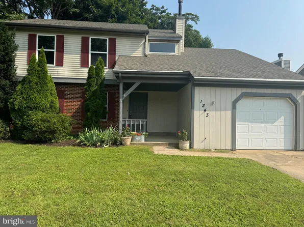 1243 S Farmview Dr, Dover, DE 19904