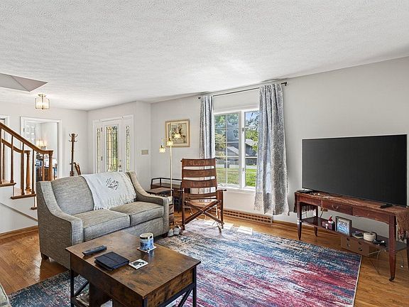 4th image of 830 Sandtrap Ln