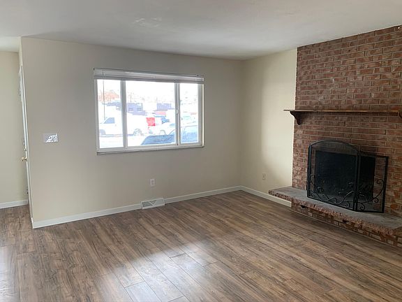 5th image of 442 S Pecos St