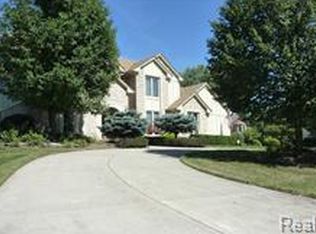 22082 Harsdale Dr, Farmington Hills, MI 48335