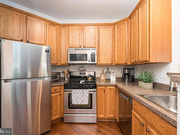5th image of 6011 Rosebud Ln APT 101