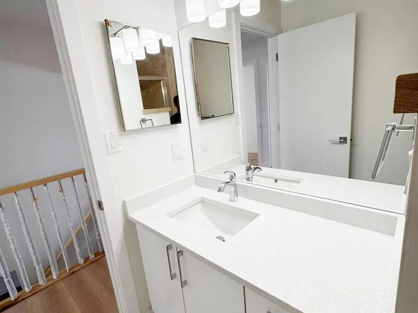 20 Hunt Rd NW, Edmonton, AB T5A 4C4