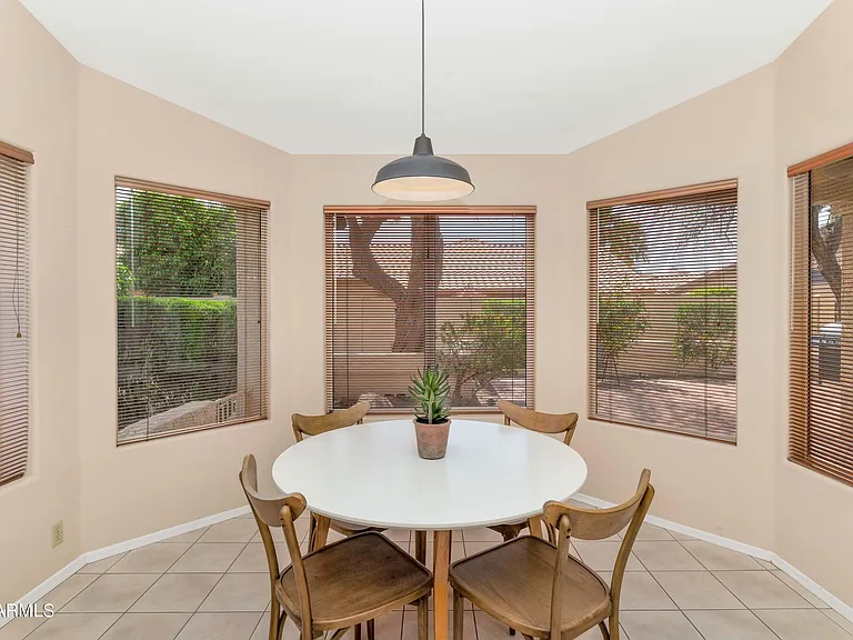 9013 W Kerry Ln — Photo 10