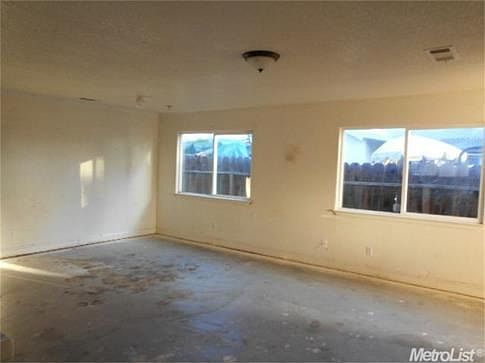 5th image of 1426 N Morrison Ave