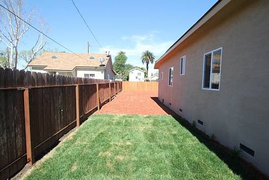 3rd image of 1517 E 107th St