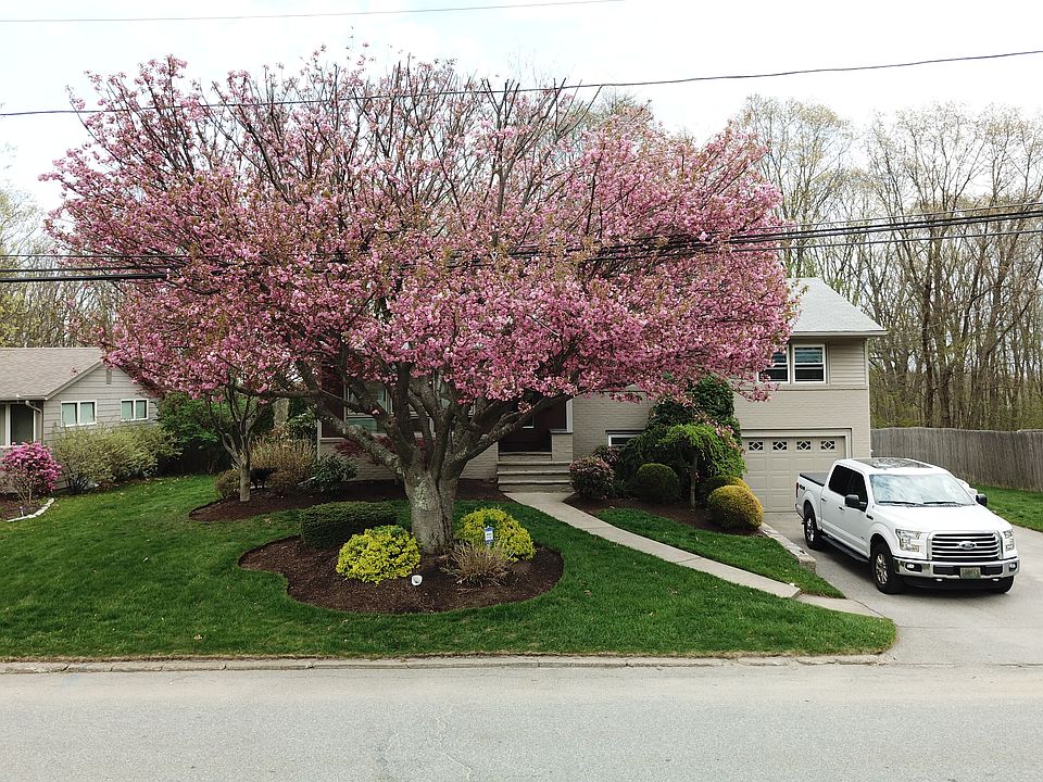 1st image of 55 Sweetbriar Dr