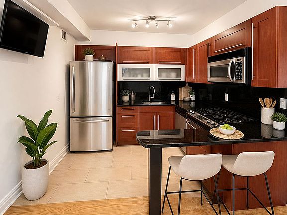 2nd image of 649 Washington Ave APT 7B