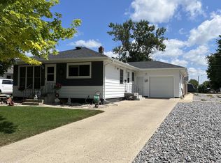 1406 5th Ave NE, Jamestown, ND 58401