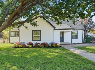3229 Meadow Oaks Dr, Haltom City, TX 76117