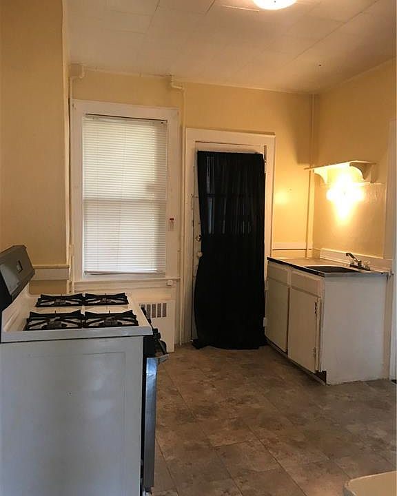 2nd image of 4 Grandview Ter