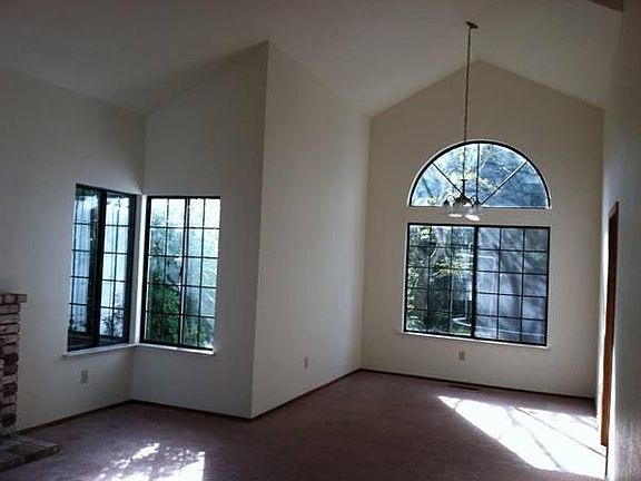 4th image of 853 Maria Dr