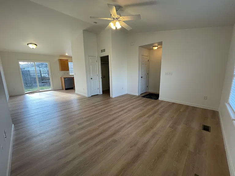 3144 S Virginia Ave — Photo 6